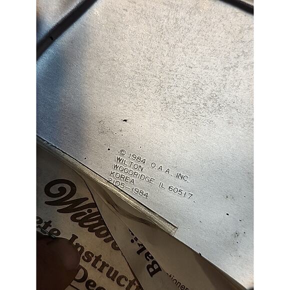 Wilton 1984 Cabbage Patch Kid Aluminum Cake Pan Mold 2105-1984 with Instruction - Picture 3 of 4